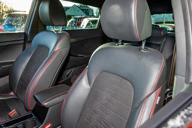 Hyundai TUCSON 5Dr 1.6CRDi (136ps) N Line 48V Hybrid Red