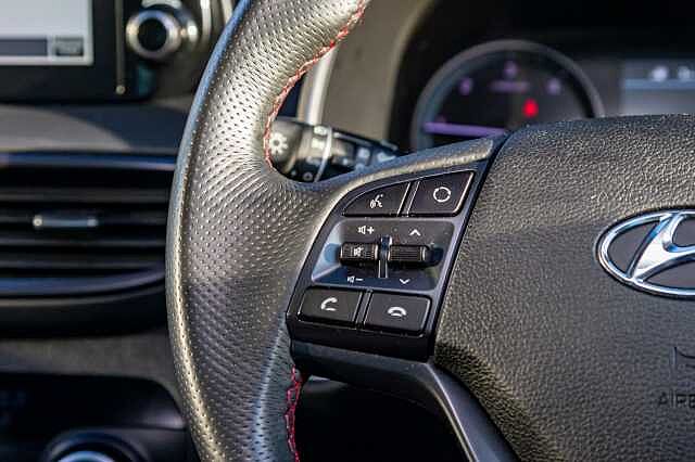 Hyundai TUCSON 5Dr 1.6CRDi (136ps) N Line 48V Hybrid Red