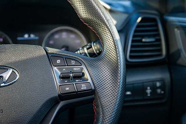 Hyundai TUCSON 5Dr 1.6CRDi (136ps) N Line 48V Hybrid Red