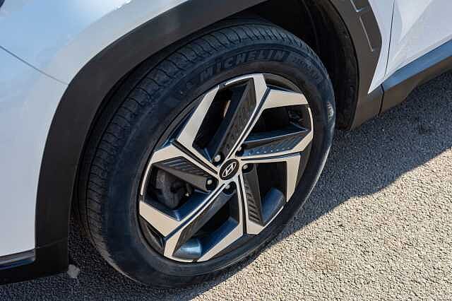 Hyundai TUCSON 1.6 TGDi Hybrid 230 Premium 5dr 2WD Auto White